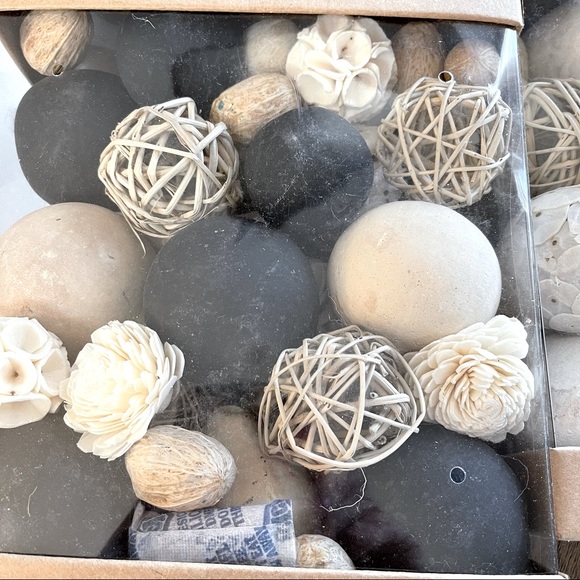 Naturally TM - Decorative Botanicals for the Home - Picture 5 of 5